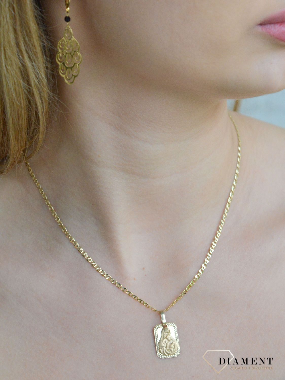 Złota zawieszka 585 medalik Matka Boska z dzieciątkiem ZA 7638.jpg